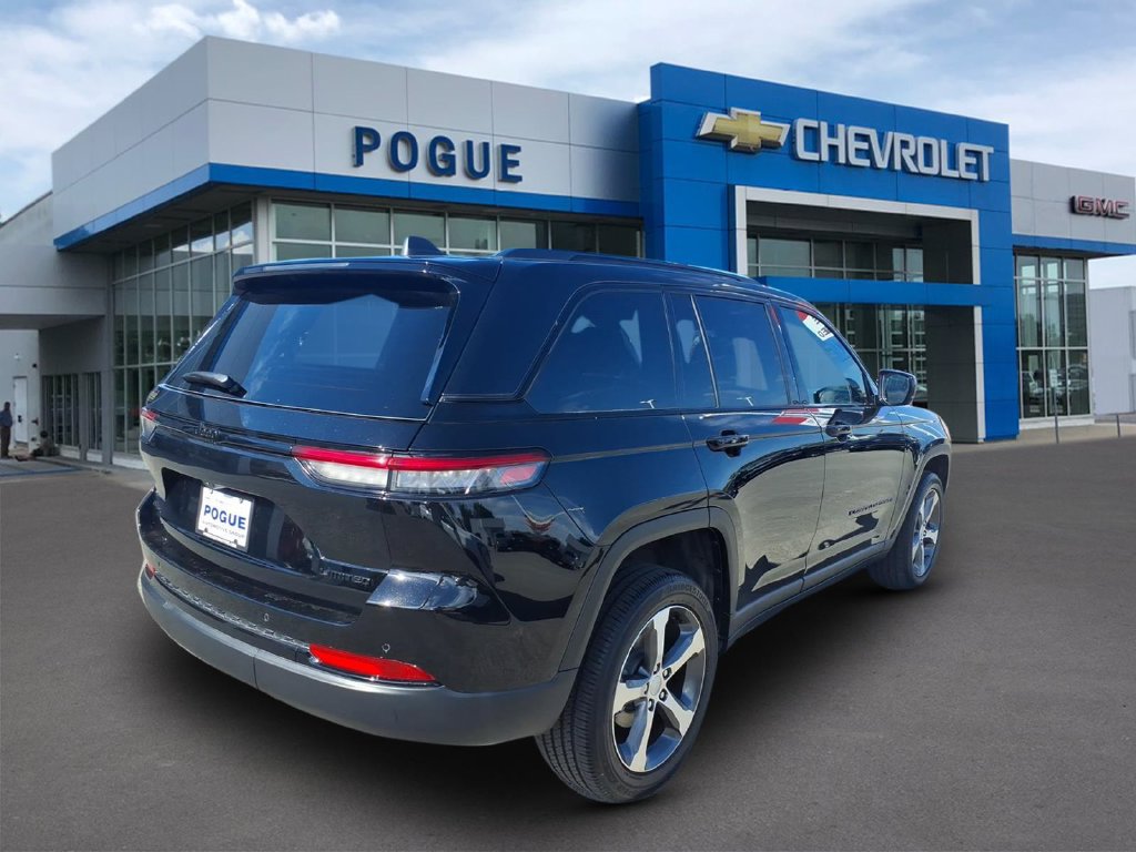 Used 2025 Jeep Grand Cherokee Limited w/ Black Appearance Package AWD/4WD image 2