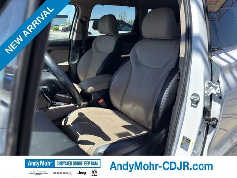 Used 2019 Hyundai Santa Fe Limited image 4