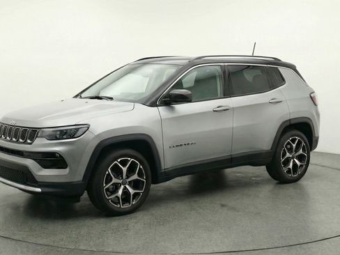 Used 2025 Jeep Compass Limited AWD/4WD image 3