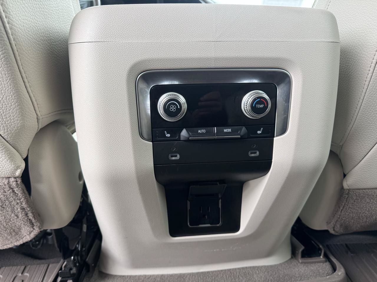 Used 2021 GMC Yukon XL Denali w/ Advanced Technology Package AWD/4WD image 16