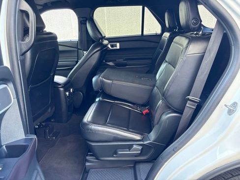 Used 2020 Ford Explorer XLT w/ Equipment Group 202A AWD/4WD image 34