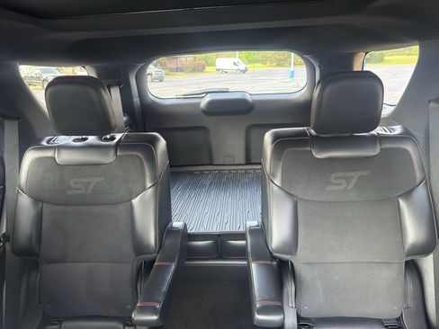 Used 2025 Ford Explorer ST AWD/4WD image 11