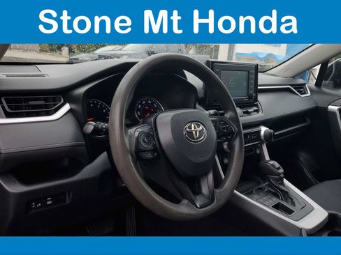 Used 2020 Toyota RAV4 LE AWD/4WD image 17