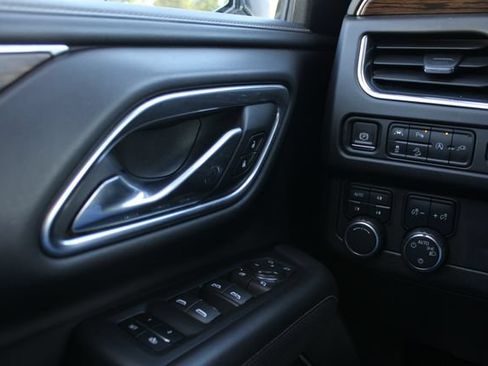 Used 2021 Chevrolet Suburban Premier AWD/4WD image 16