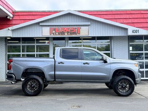 Used 2020 Chevrolet Silverado 1500 Custom w/ Infotainment Package RWD image 2