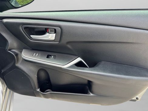 Used 2015 Toyota Camry LE FWD image 26