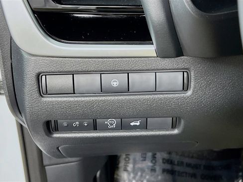 Used 2024 Nissan Rogue SL AWD/4WD image 9