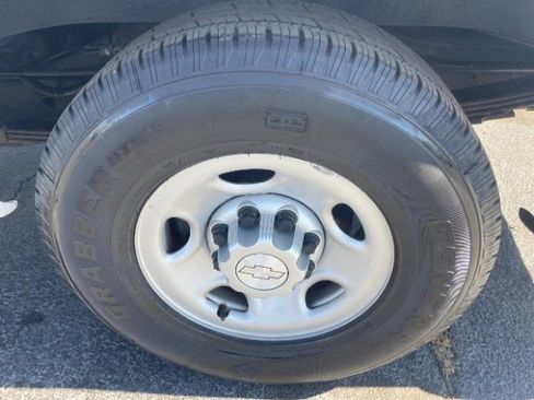 Used 2018 Chevrolet Express 2500 w/ Driver Convenience Package image 18