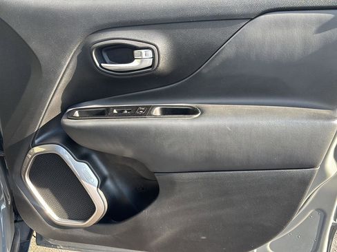 Used 2021 Jeep Renegade Limited image 18