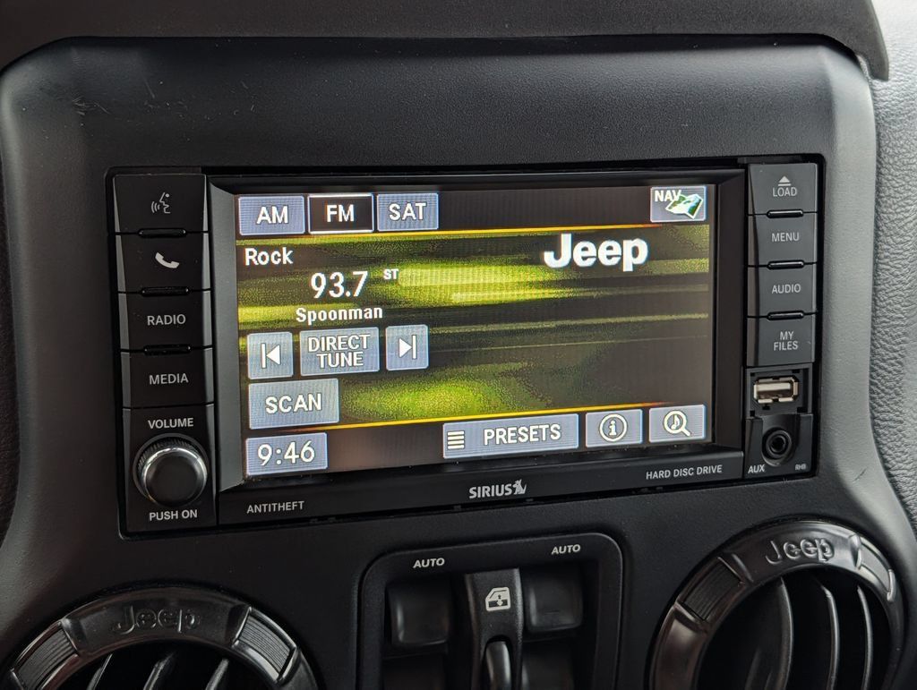 Used 2017 Jeep Wrangler Unlimited Rubicon AWD/4WD image 23