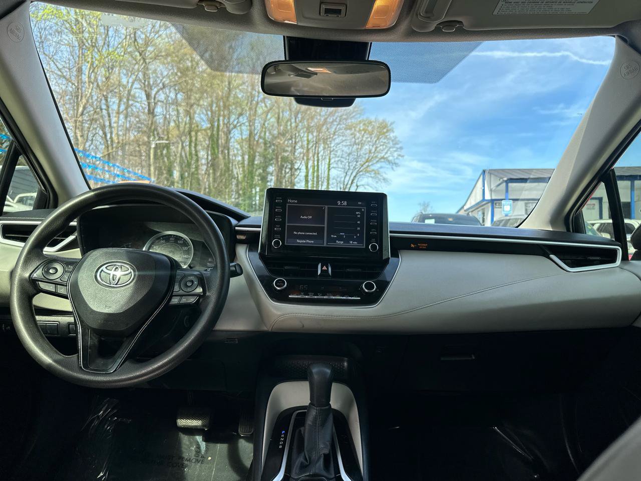 Used 2020 Toyota Corolla LE FWD image 10