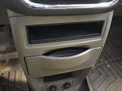 Used 2015 Chrysler Town & Country Touring w/ Driver Convenience Group image 48