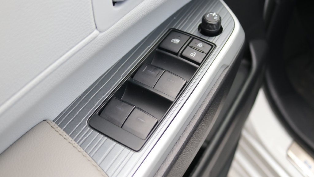 Certified 2026 Toyota Sienna XLE FWD image 10