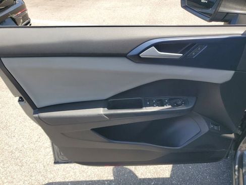 Certified 2022 Volkswagen Taos SE w/ Panoramic Sunroof Package FWD image 14