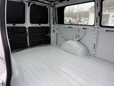 Used 2013 GMC Savana 2500 RWD image 17