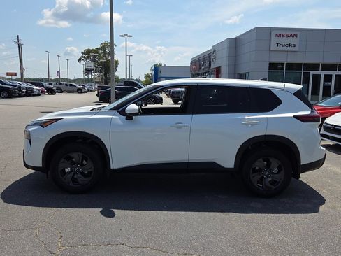 New 2026 Nissan Rogue SV AWD/4WD image 2