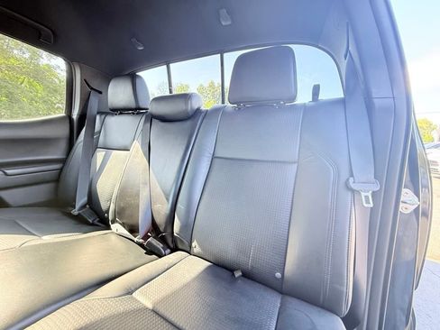 Used 2018 Toyota Tacoma Limited image 15