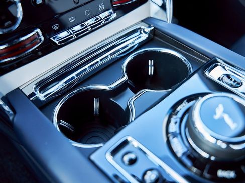 Used 2022 Rolls-Royce Cullinan w/ Cullinan Package image 74