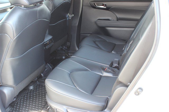 Used 2026 Toyota Highlander XLE AWD/4WD image 6