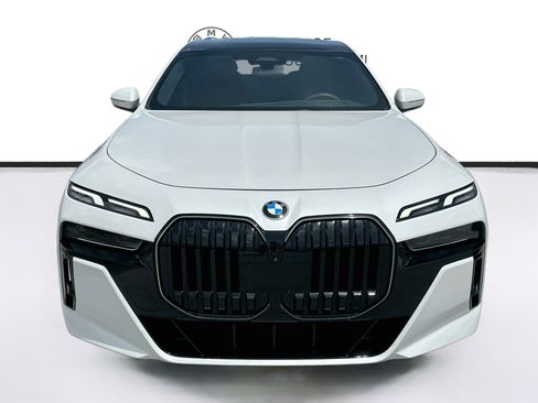 Certified 2024 BMW 760i xDrive w/ Premium Package 2 AWD/4WD image 2