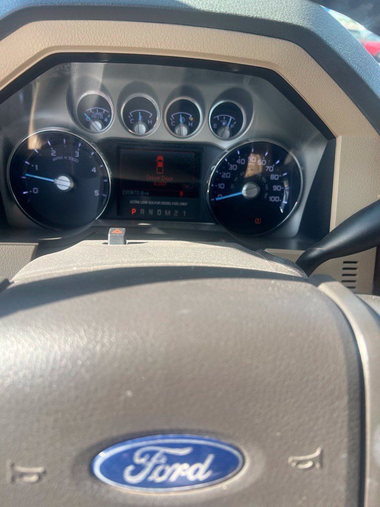 Used 2011 Ford F250 Lariat w/ Lariat Ultimate Pkg AWD/4WD image 2