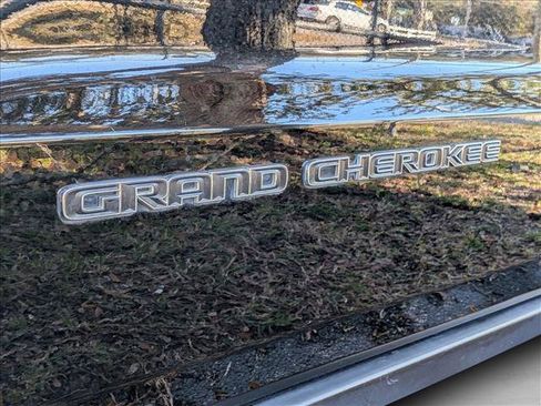 Used 2018 Jeep Grand Cherokee Laredo image 3