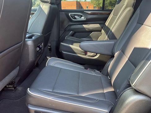 Used 2021 Chevrolet Tahoe Premier w/ Premium Package AWD/4WD image 15