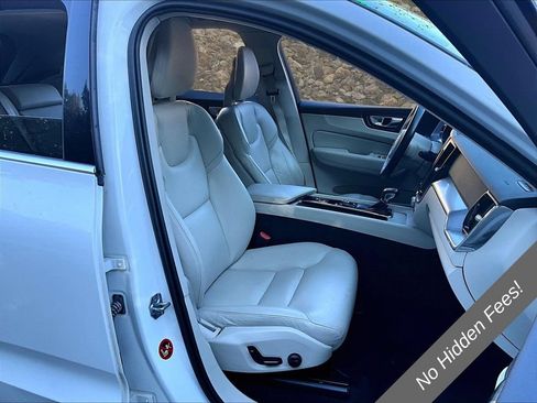 Used 2019 Volvo XC60 T5 Momentum w/ Premium Package AWD/4WD image 7