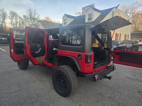 Used 2014 Jeep Wrangler Unlimited Sahara image 5