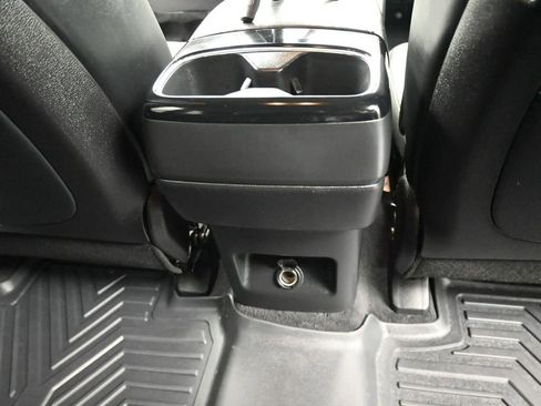 Used 2023 Kia Telluride LX image 2