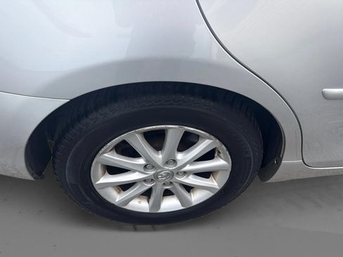Used 2011 Toyota Camry XLE w/ XLE Extra-Value Pkg #2 FWD image 24