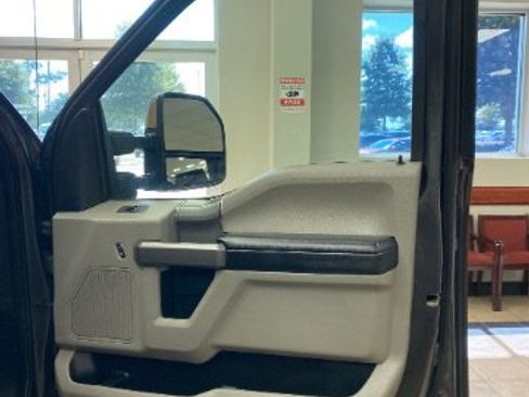 Used 2020 Ford F350 XLT w/ XLT Premium Package AWD/4WD image 11
