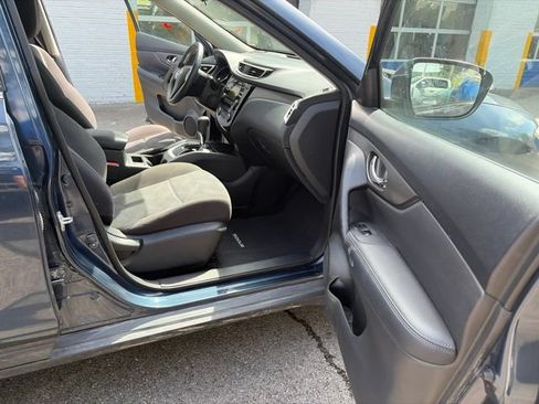 Used 2016 Nissan Rogue SV AWD/4WD image 32