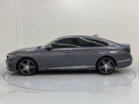 Used 2022 Honda Accord Touring image 2