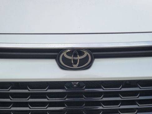 Used 2024 Toyota Grand Highlander Limited AWD/4WD image 9