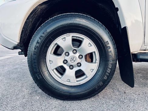 Used 2014 Toyota Tacoma 4x4 Double Cab w/ TRD Off-Road Package image 29