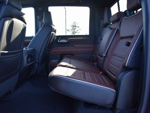 Used 2024 GMC Sierra 2500 Denali Ultimate image 9