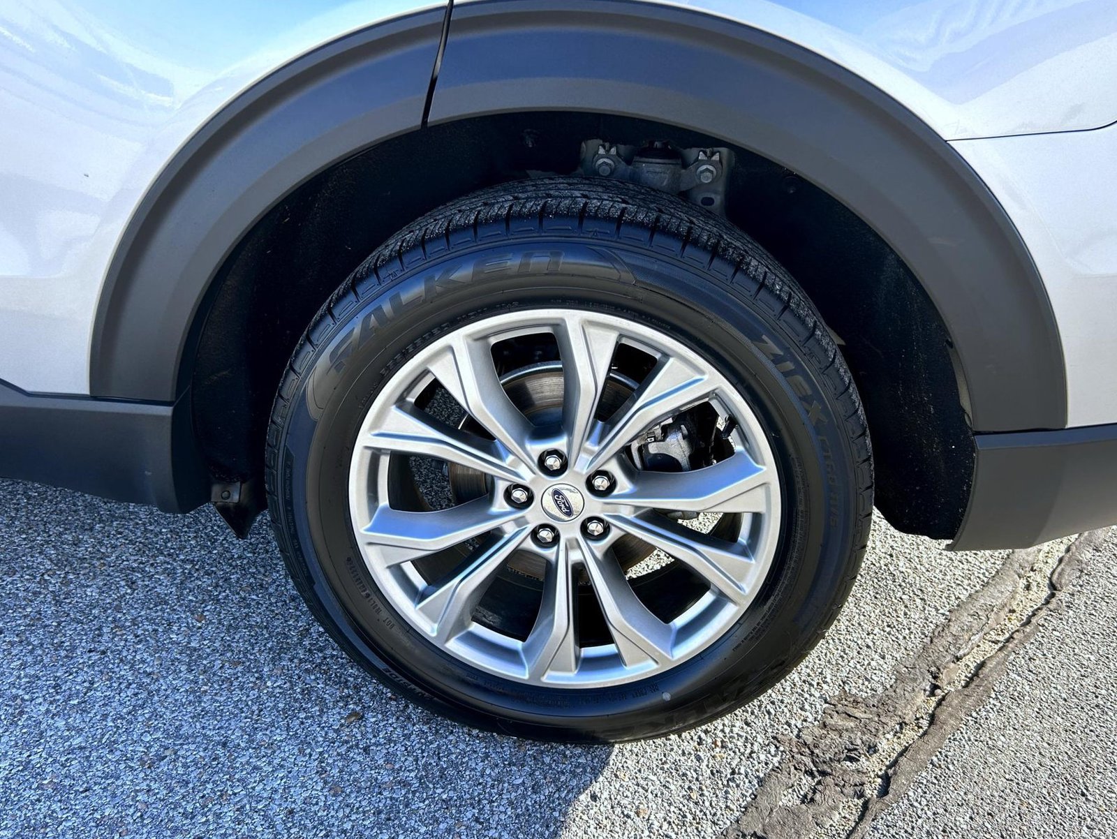 Used 2020 Ford Explorer XLT w/ Equipment Group 202A AWD/4WD image 25