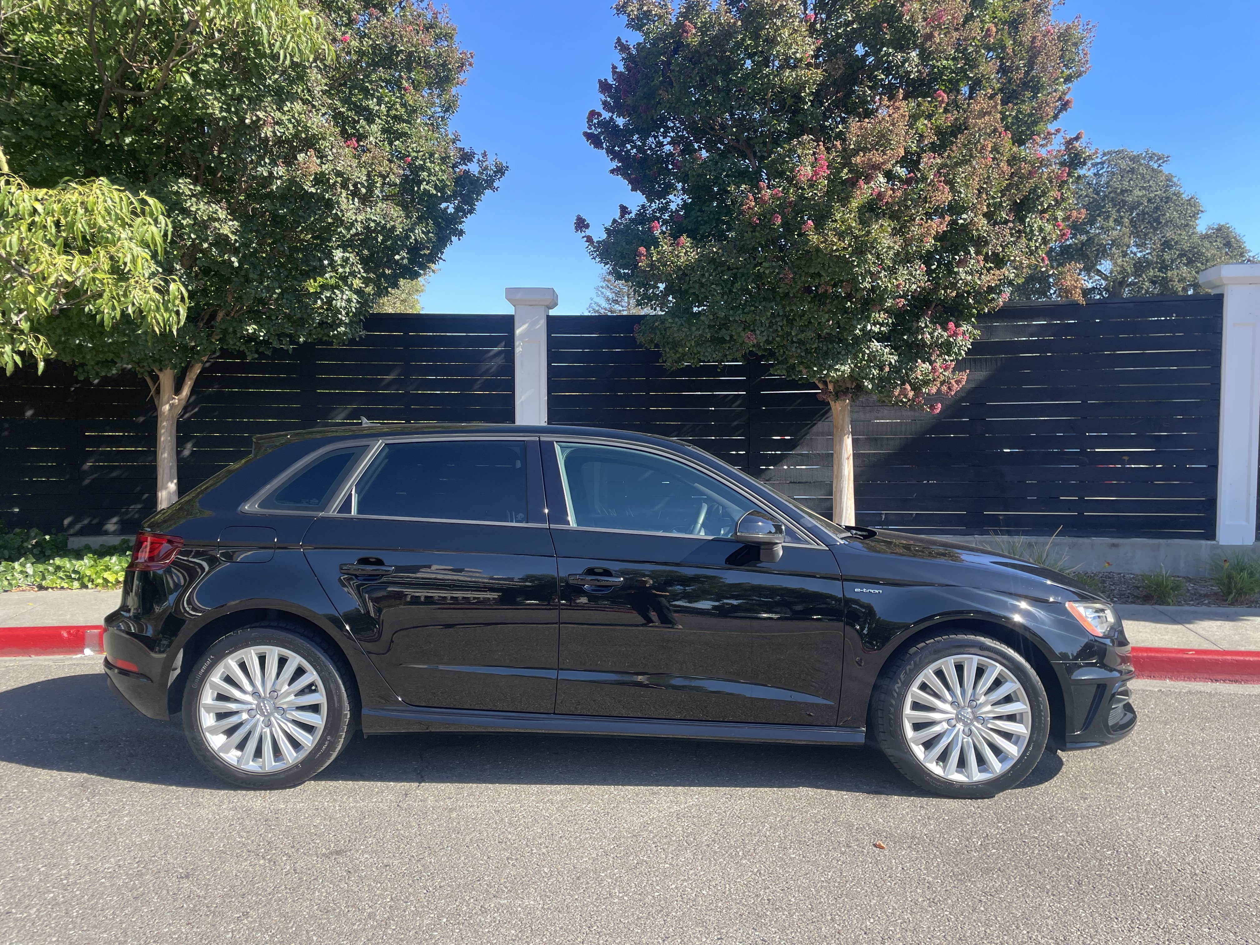 Used 2016 Audi A3 e-tron Premium w/ Audi MMI Navigation Plus FWD image 3