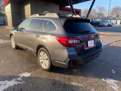 Used 2019 Subaru Outback 2.5i Premium image 2