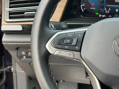 Used 2024 Volkswagen Atlas SE w/ Panoramic Sunroof Package FWD image 24