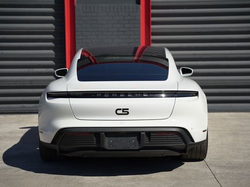 Used 2023 Porsche Taycan image 6