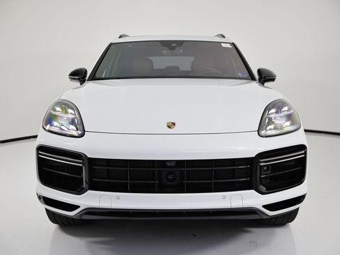 Certified 2023 Porsche Cayenne Turbo S AWD/4WD image 10