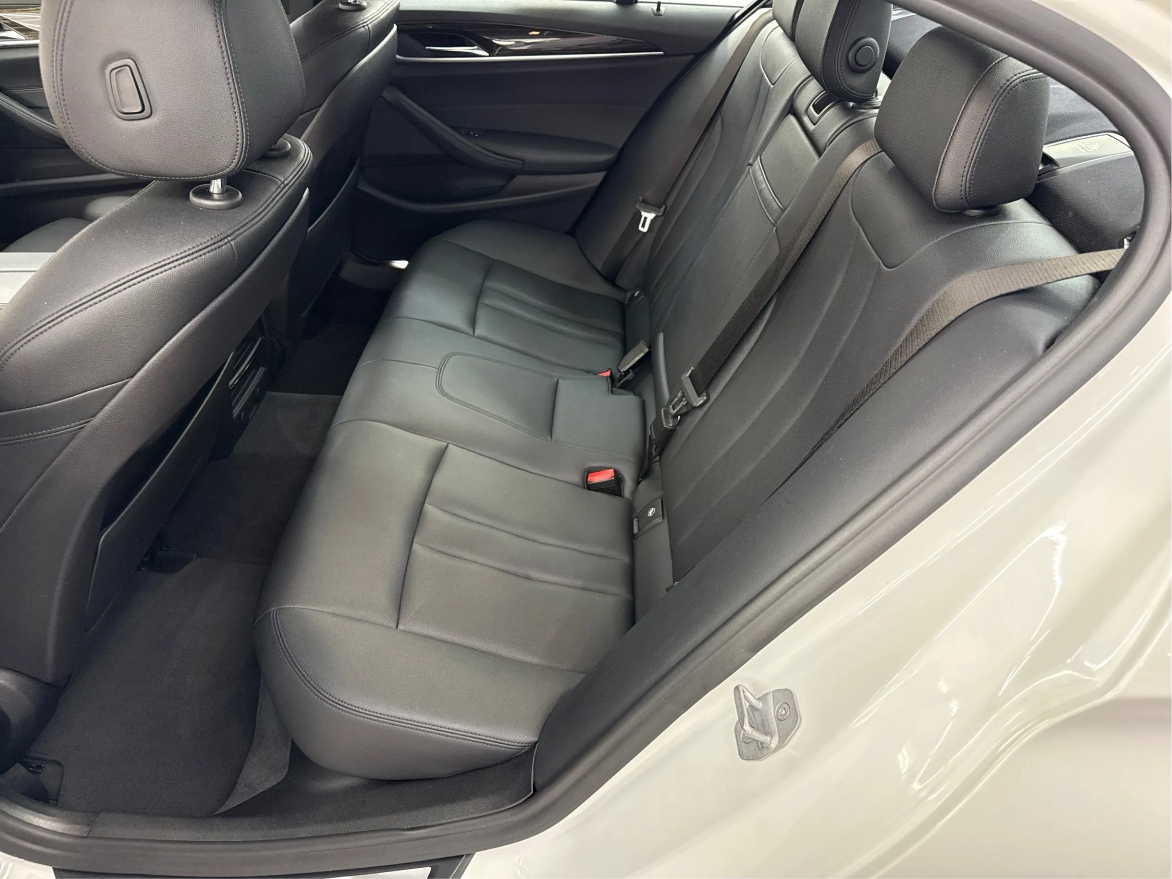 Used 2018 BMW 530i RWD image 14