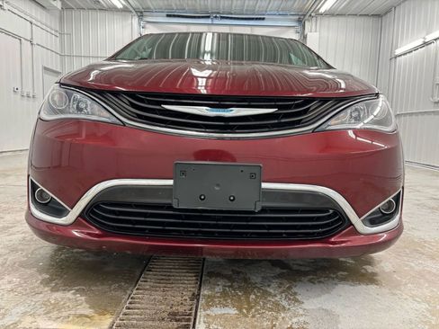Used 2018 Chrysler Pacifica Limited FWD image 11