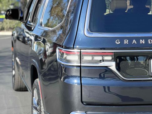 Used 2023 Jeep Grand Wagoneer L Series III image 87