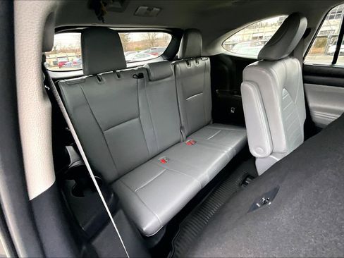 Used 2022 Toyota Highlander XLE image 27