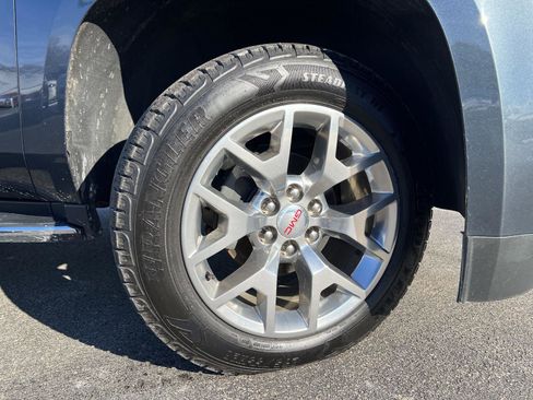 Used 2020 GMC Yukon XL SLT image 2