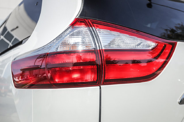 Used 2016 Toyota Sienna Limited Premium FWD image 20