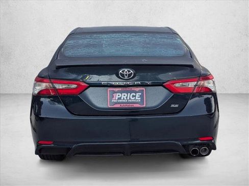 Used 2018 Toyota Camry SE image 6